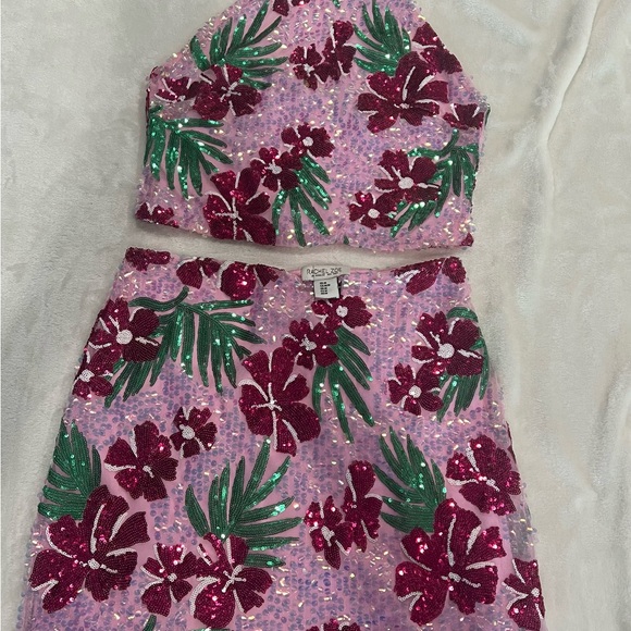 RACHEL ZOE Sequin Floral Halter Crop Top Mini Skirt Set Pink Gold Chain- medium - Picture 2 of 2